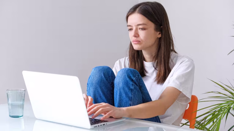 Psychology explains why you check your ex’s profile even when you don’t want them back