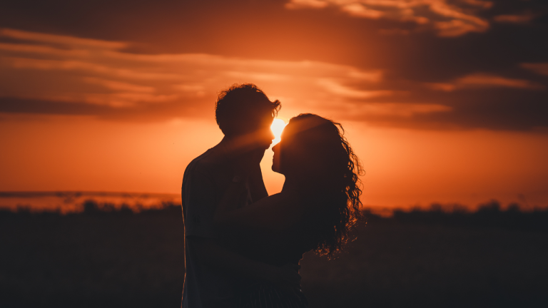 Quote of the day by Khalil Gibran: “Let there be spaces in your togetherness;” What the poet teaches us about love, freedom and healthy relationships