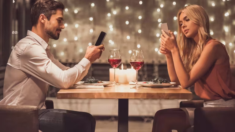 5 dating behaviours that look like mixed signals but may mean something else