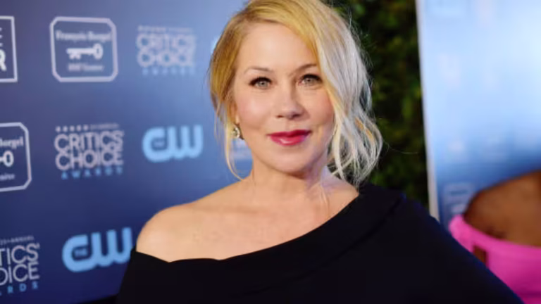 Christina Applegate’s lines from Friends as Amy Greene, Rachel Greene’s sister, perfectly captured the joys of being a younger sibling: 5 lines from the sitcom that remind us why younger sisters often make family life more fun